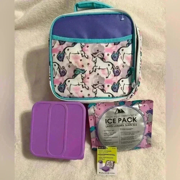 Artic Zone Other - Girls Unicorn & Stars insulated zippered lunch box with handle for carrying.